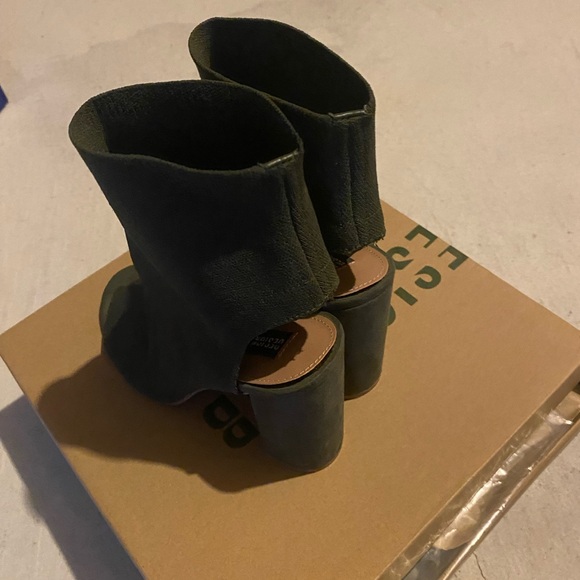 Stylish Open Toed Ankle booties - Picture 5 of 6